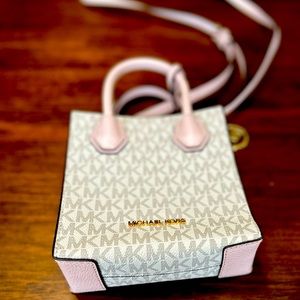 Miniature bag , great for going out and concerts. Excellent condition.